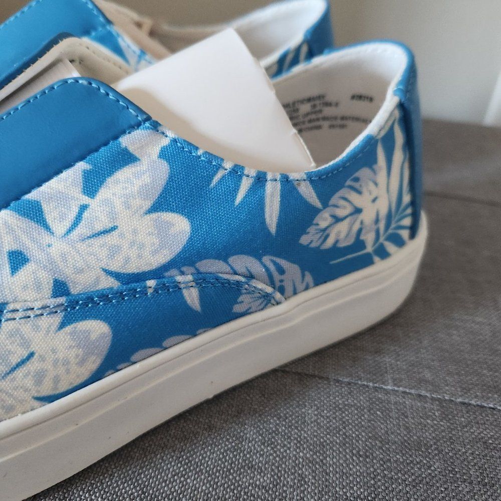 The Maisy Sneaker By Comfortview - Tonal Floral - Size 7.5 - Picture 4 of 9